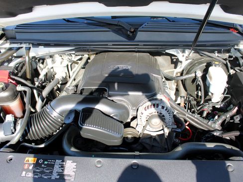 Used 2014 Cadillac Escalade Premium image 28