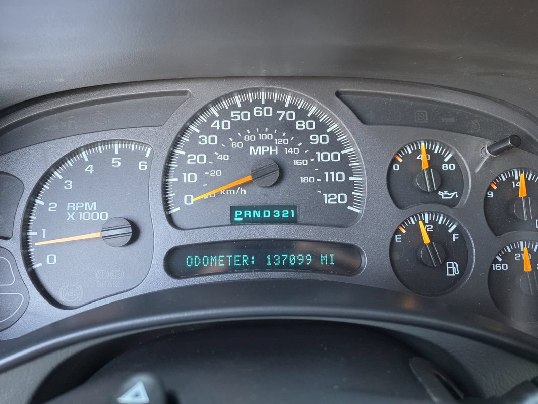 Used 2004 Chevrolet Tahoe LS w/ Preferred Equipment Group AWD/4WD image 12