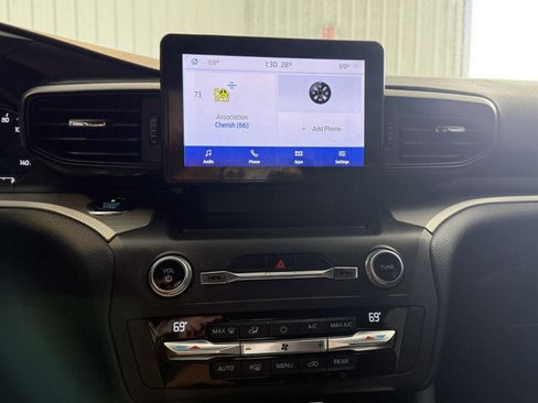 Used 2020 Ford Explorer XLT image 15