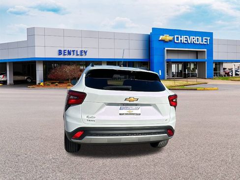 Used 2024 Chevrolet Trax LT image 4