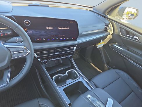 New 2026 Chevrolet Traverse LT w/ Sun and Wheel Package image 15