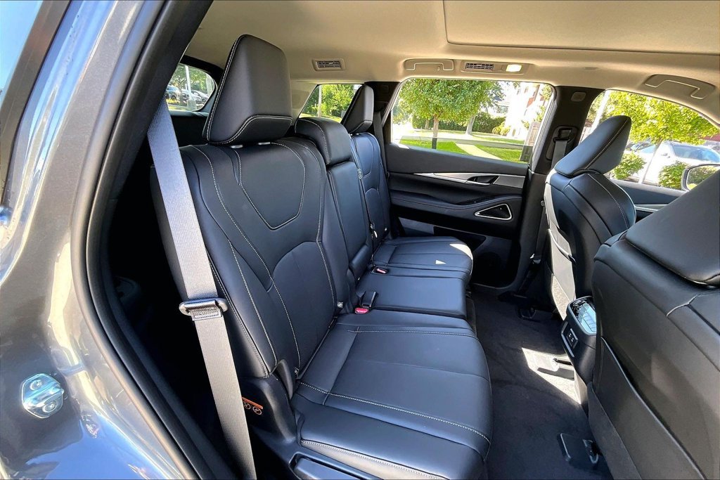 Certified 2027 INFINITI QX60 Luxe w/ Cargo Package AWD/4WD image 30