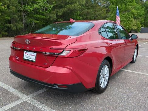 Used 2025 Toyota Camry LE w/ Convenience Package FWD image 4