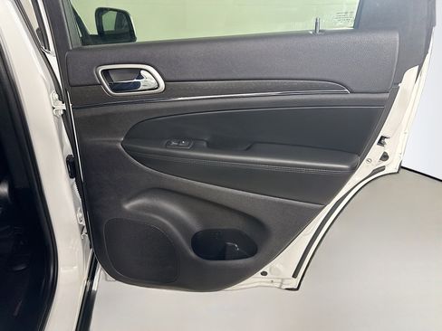 Used 2018 Jeep Grand Cherokee Limited image 28