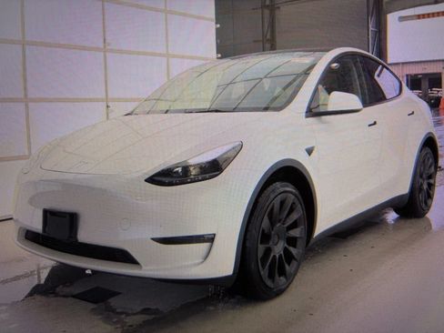 Used 2023 Tesla Model Y Long Range AWD/4WD image 2
