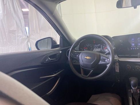 Used 2024 Chevrolet Trax LS w/ LS Convenience Package FWD image 15