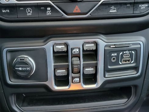 Used 2021 Jeep Wrangler Unlimited Sahara image 21