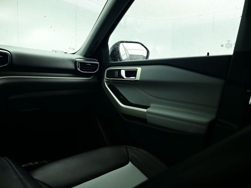 Used 2023 Ford Explorer XLT w/ Equipment Group 202A image 13