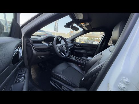 Used 2022 Jeep Compass Latitude FWD image 5
