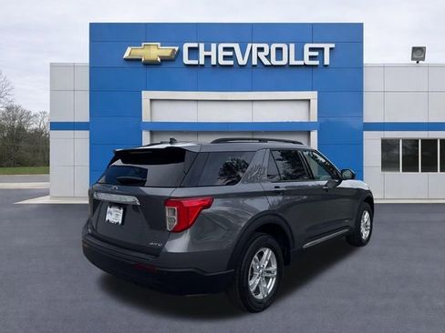 Used 2023 Ford Explorer XLT AWD/4WD image 7