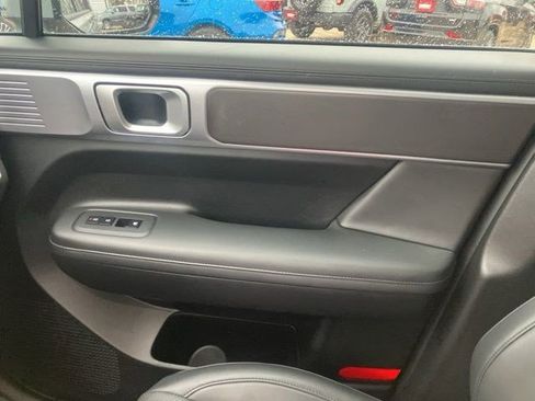 Used 2025 Hyundai Santa Fe SEL image 18