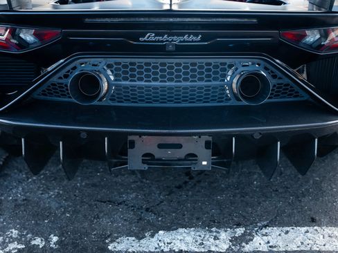 Used 2021 Lamborghini Aventador SVJ AWD/4WD image 26