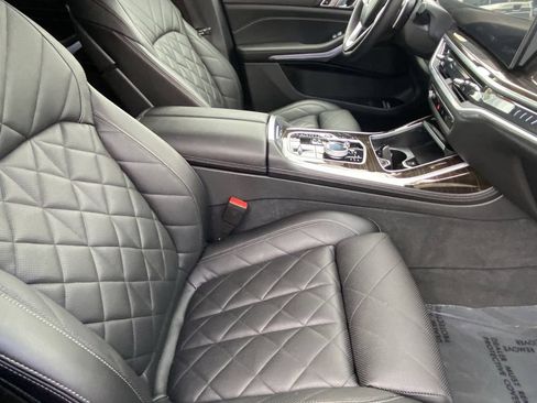 Used 2024 BMW X7 xDrive40i w/ Parking Assistance Package AWD/4WD image 16