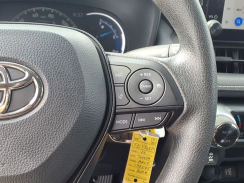 Used 2025 Toyota RAV4 LE AWD/4WD image 17