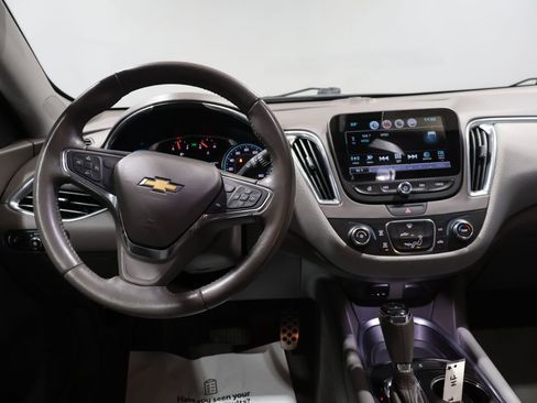 Used 2017 Chevrolet Malibu LT image 17