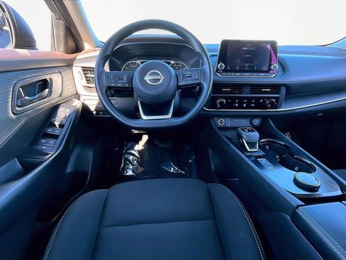 Used 2023 Nissan Rogue S image 5