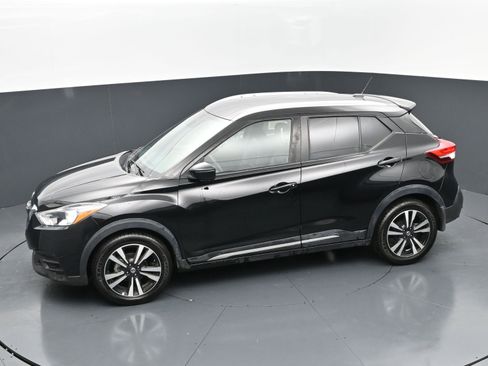 Used 2020 Nissan Kicks SR w/ SR Premium Package FWD image 26
