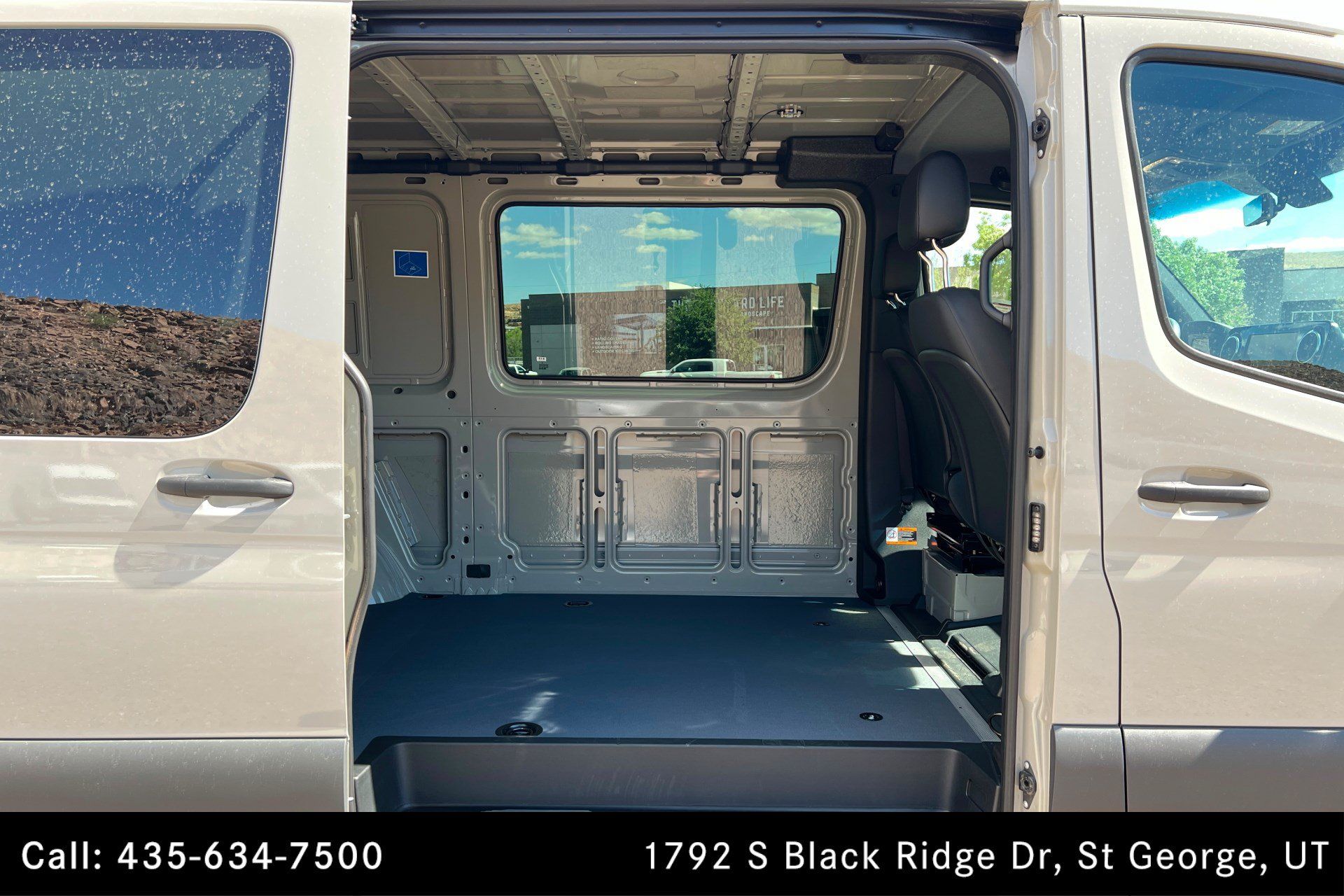 Used 2025 Mercedes-Benz Sprinter 2500 image 18