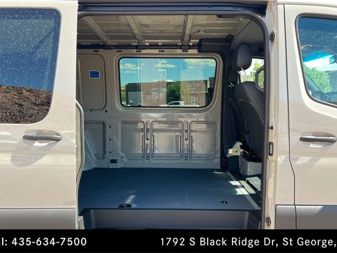 Used 2025 Mercedes-Benz Sprinter 2500 image 18