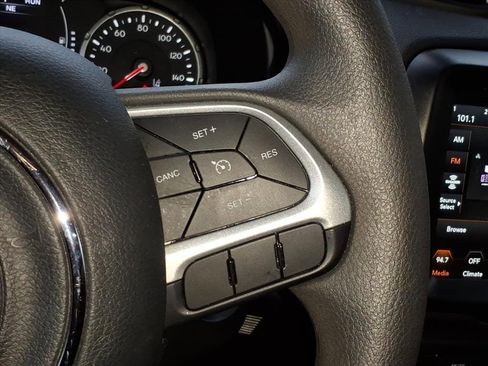 Used 2023 Jeep Renegade Latitude image 14