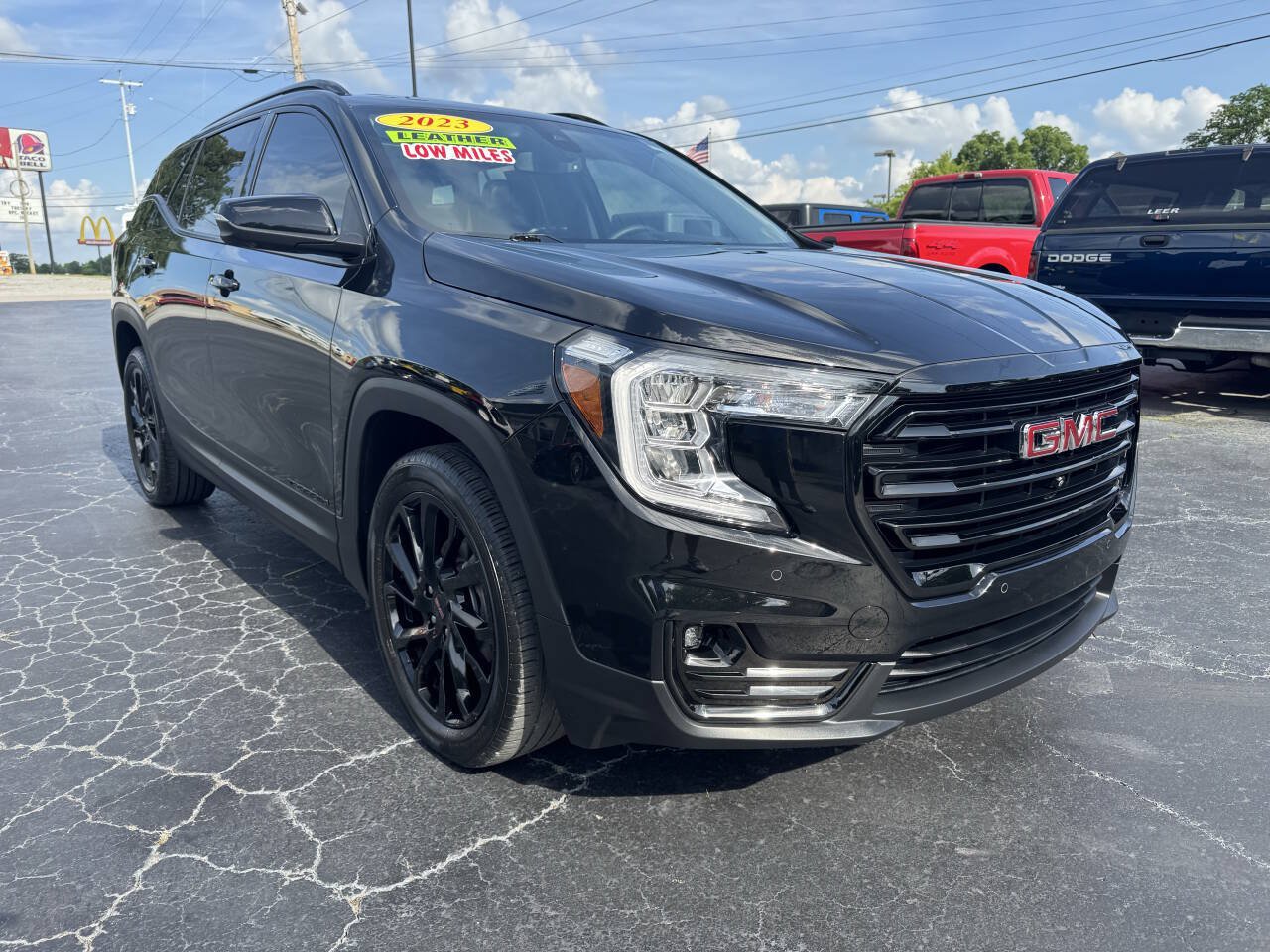 Used 2023 GMC Terrain SLT w/ Tech Package FWD image 8