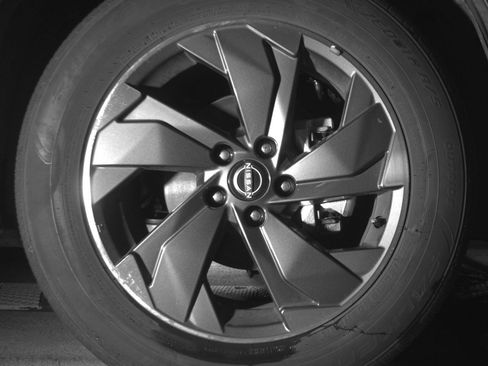 Used 2025 Nissan Rogue SV image 13