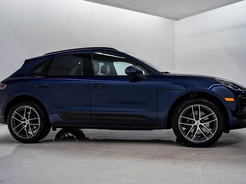 Certified 2025 Porsche Macan image 9