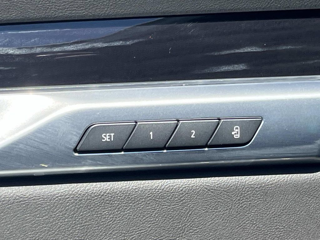 Certified 2025 Cadillac Escalade Sport AWD/4WD image 75