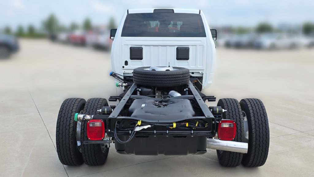 New 2026 RAM 5500 Tradesman w/ Chrome Appearance Group AWD/4WD image 4