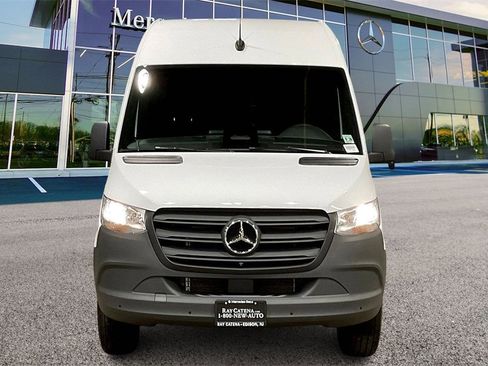 Used 2025 Mercedes-Benz Sprinter 2500 image 3