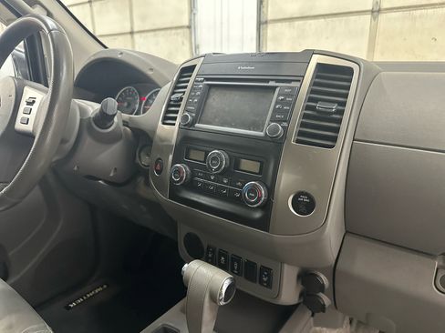 Used 2013 Nissan Frontier SL image 44
