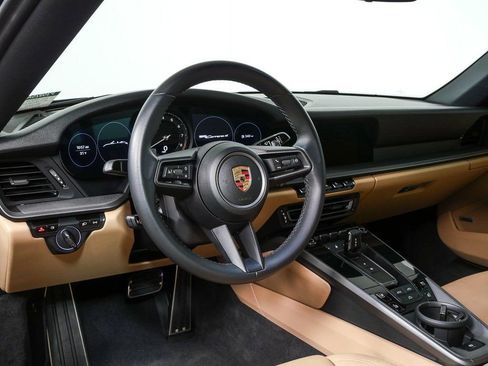 Certified 2021 Porsche 911 Carrera 4 image 4