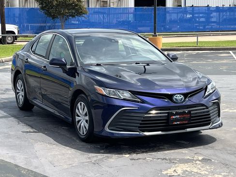 Used 2022 Toyota Camry LE FWD image 3