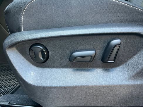 Used 2025 Volkswagen Atlas SE image 13