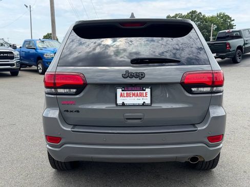 Used 2021 Jeep Grand Cherokee Laredo X AWD/4WD image 4