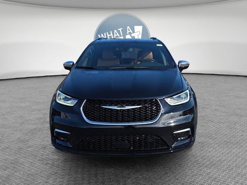 New 2026 Chrysler Pacifica Pinnacle image 9