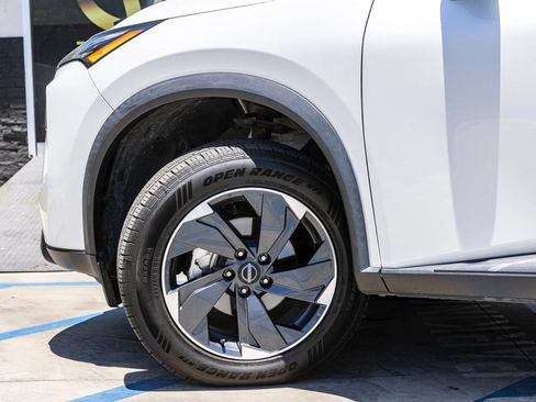 Used 2024 Nissan Rogue SV FWD image 32