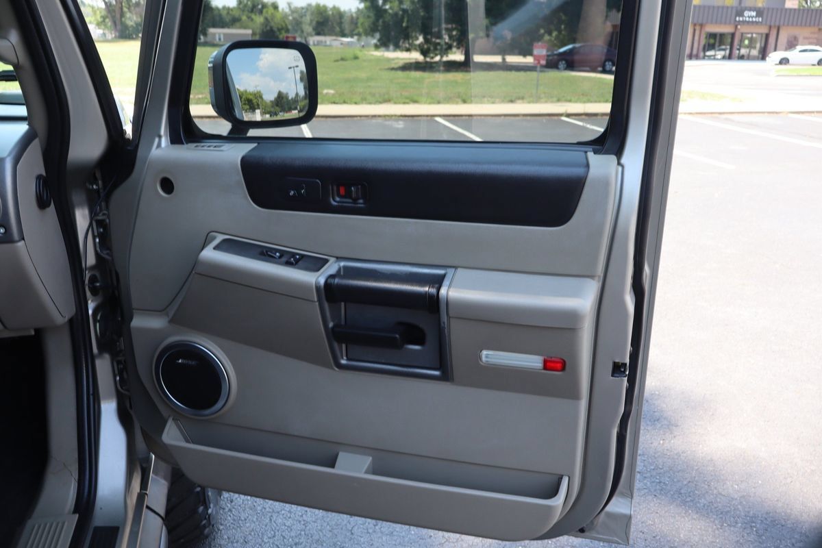 Used 2003 HUMMER H2 w/ Preferred Equipment Group AWD/4WD image 27