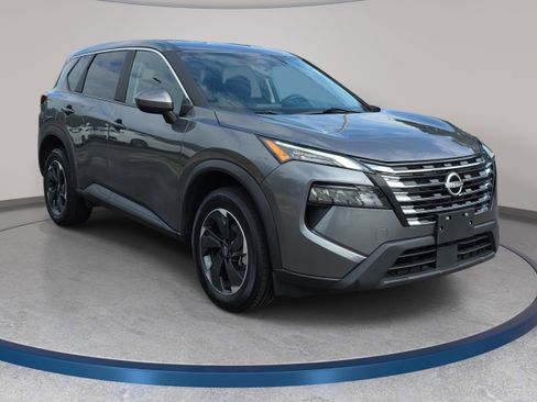 Used 2024 Nissan Rogue SV AWD/4WD image 3