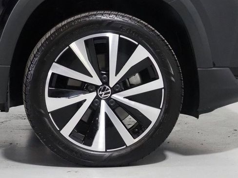 Used 2024 Volkswagen Taos SE image 38