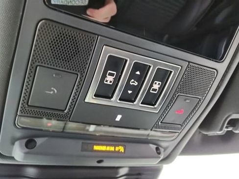 Used 2024 Land Rover Discovery Dynamic SE AWD/4WD image 57