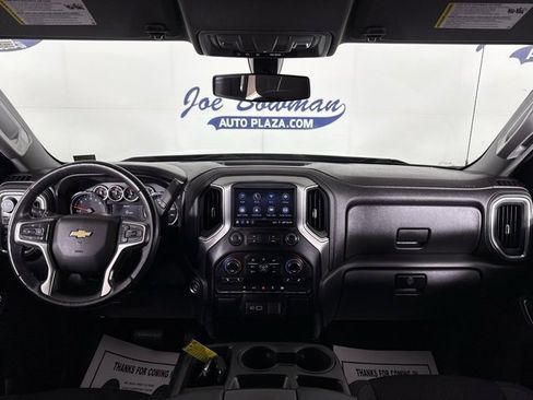 Used 2021 Chevrolet Silverado 1500 LT image 2