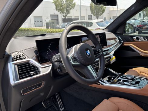 Used 2026 BMW X7 xDrive40i w/ M Sport Package AWD/4WD image 15