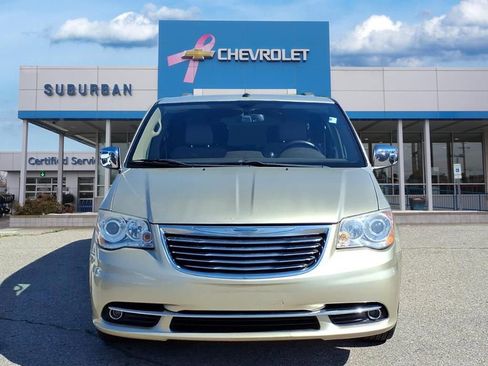 Used 2011 Chrysler Town & Country Limited image 2