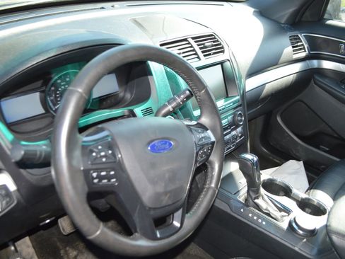 Used 2016 Ford Explorer XLT w/ Equipment Group 202A AWD/4WD image 11