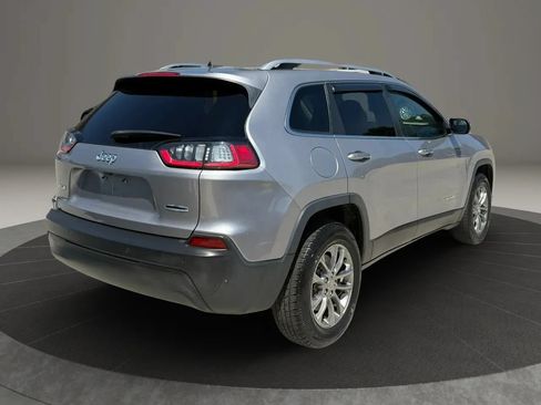 Used 2019 Jeep Cherokee Latitude Plus w/ Cold Weather Group AWD/4WD image 6