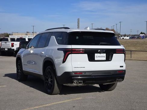 New 2026 Chevrolet Traverse LT w/ Enhanced Driving Package image 3