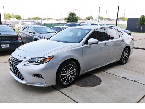 Used 2017 Lexus ES 350 w/ Luxury Package FWD image 3