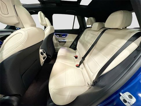 Used 2025 Mercedes-Benz GLC 300 4MATIC image 25