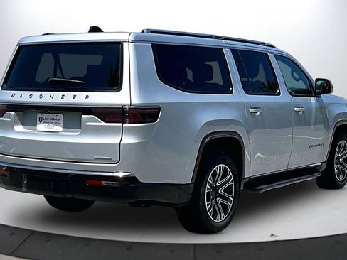 Used 2024 Jeep Wagoneer L Series II w/ Flexible Seating Group AWD/4WD image 9